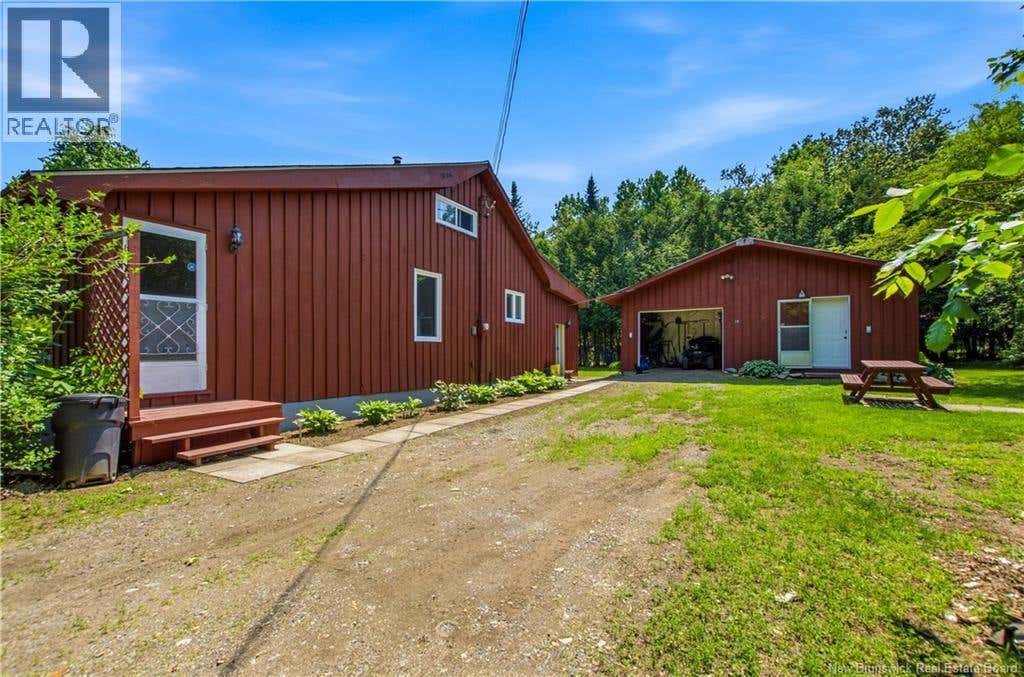 18 PLEASANT AVE