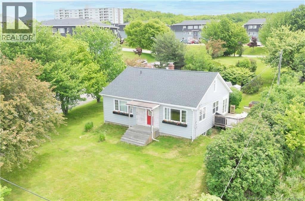 10 ESSEX ST EAST