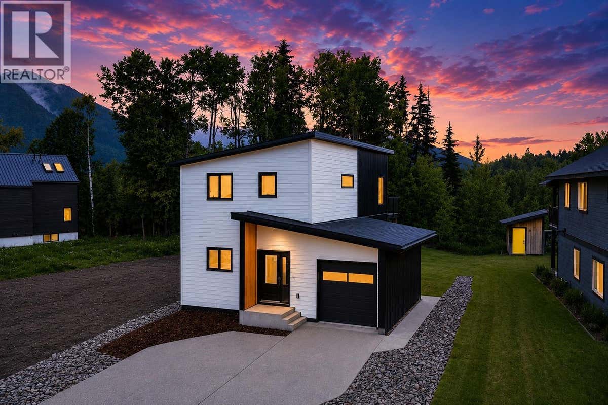 113 WHITETAIL DRIVE