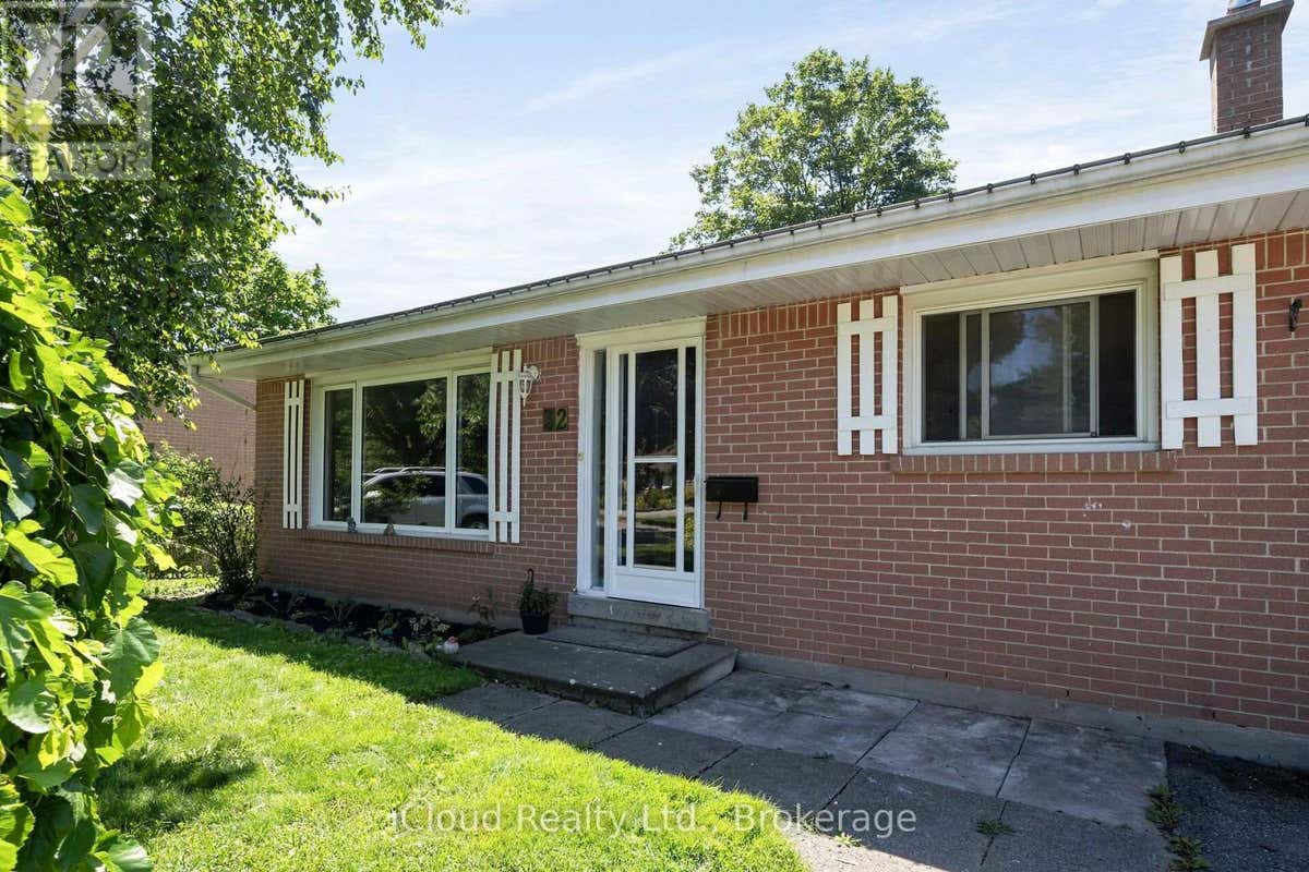 32 MOWBRAY PLACE