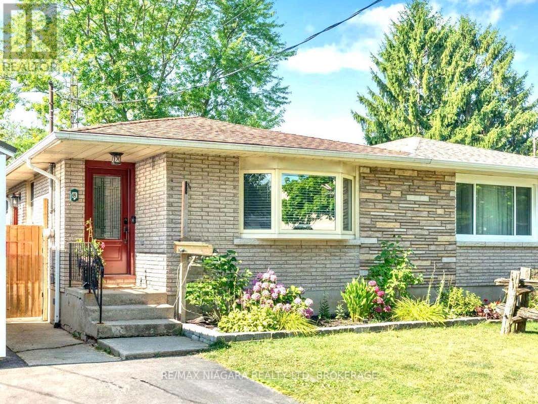 8 LAKEHURST DRIVE