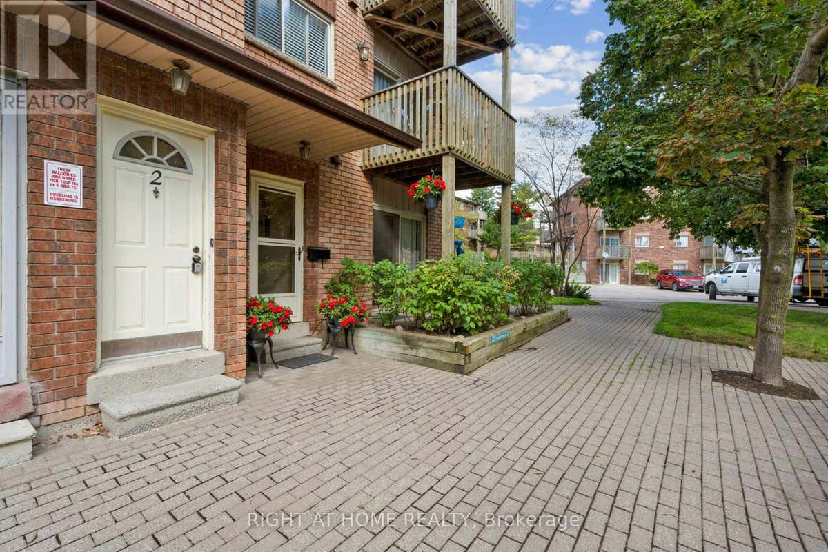 2 13 MEADOW LANE, Barrie (Ardagh), ON L4N6Z1 Condo For Sale RE/MAX