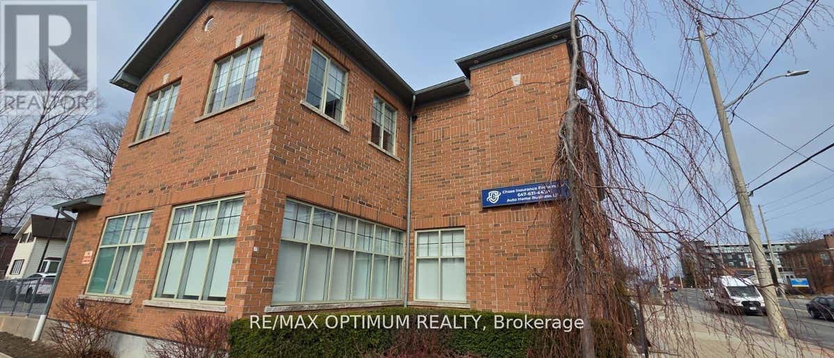 G - T4 ROOM 1 - 400 DUNDAS STREET