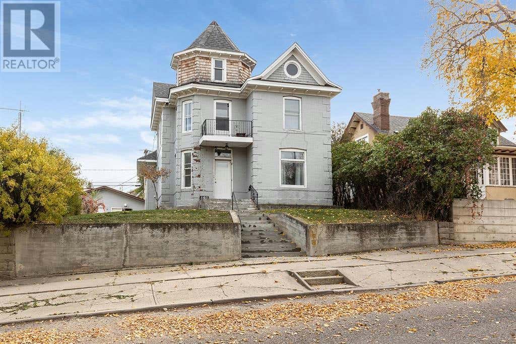 387 5 Street SE, Medicine Hat, AB T1A0M7 House For Sale RE/MAX A2166464