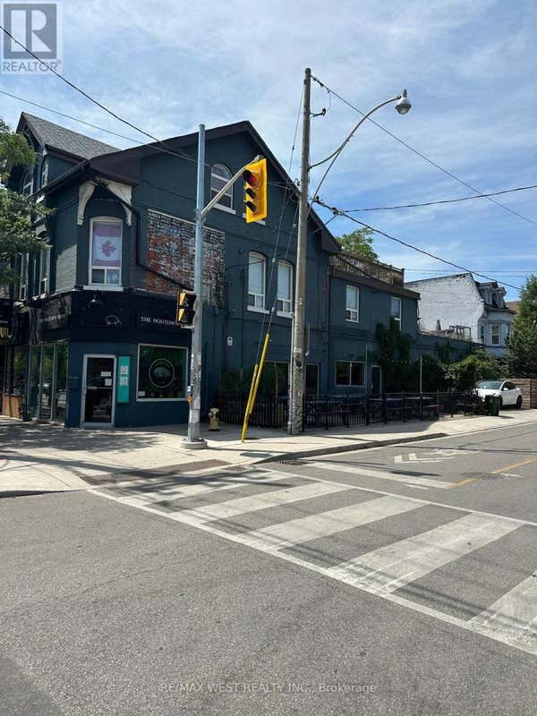 382 COLLEGE STREET