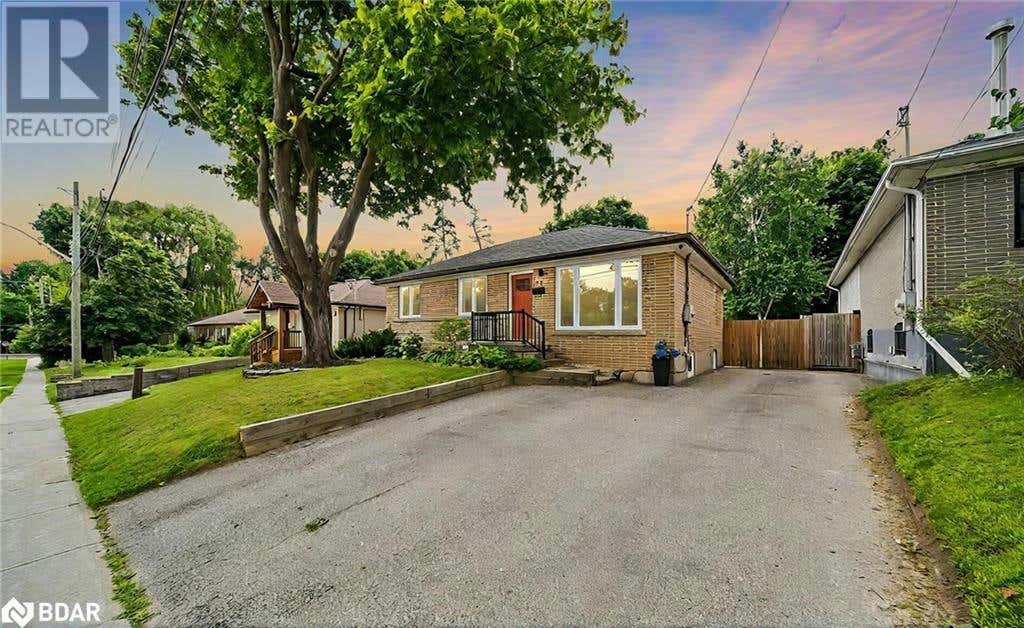 12 DAVIDSON Street Unit MAIN LEVEL, Barrie, ON L4M3R8 Home For Rent