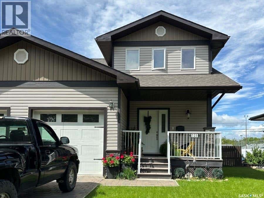 725 CENTRE STREET