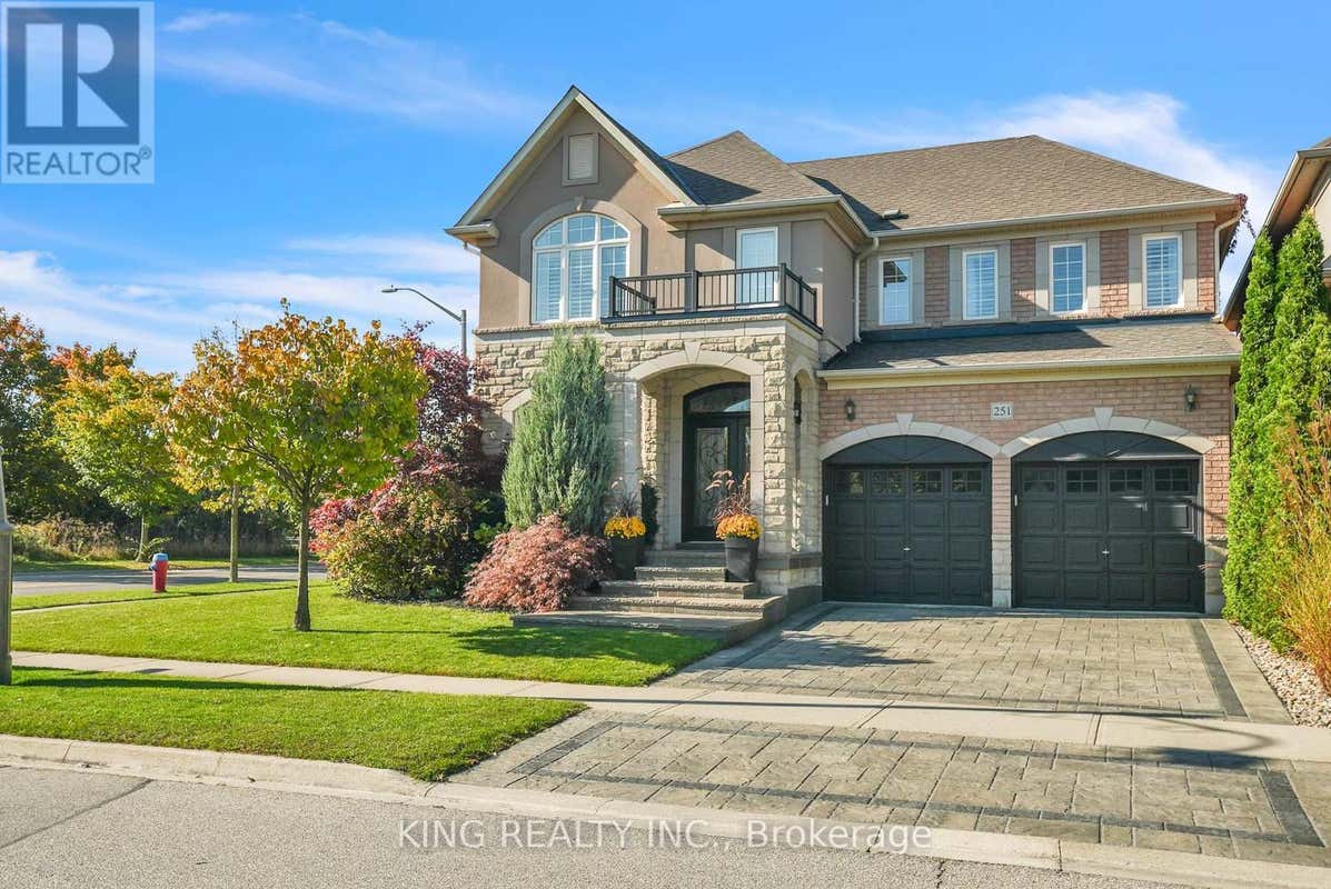 251 BEECHTREE CRESCENT, Oakville (Bronte West), ON L6L0A5 House For