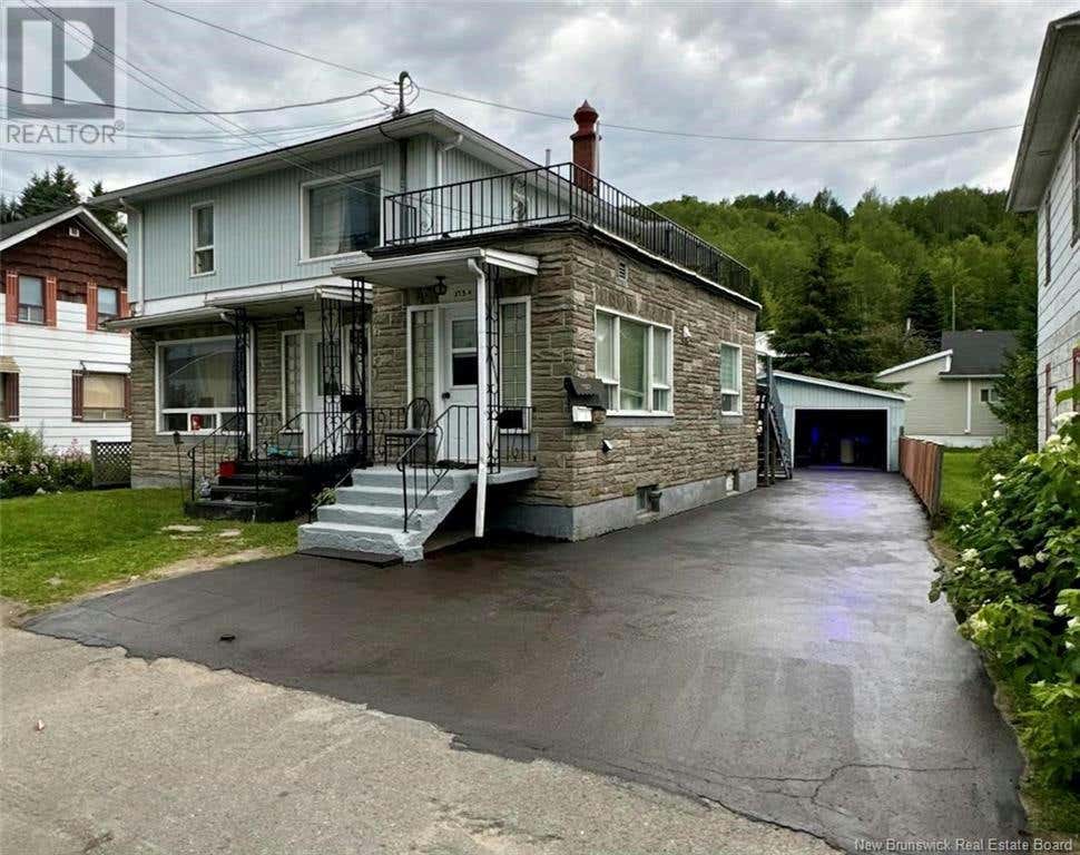 375 St-Francois St  