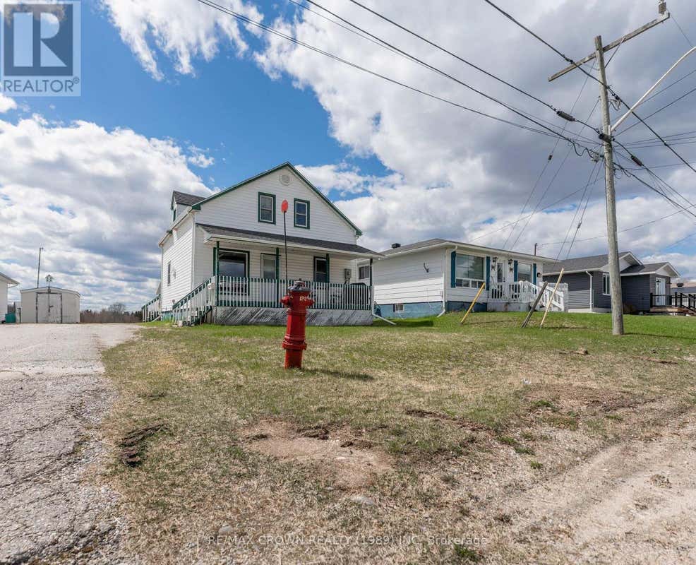 32 FRONTENAC CRESCENT