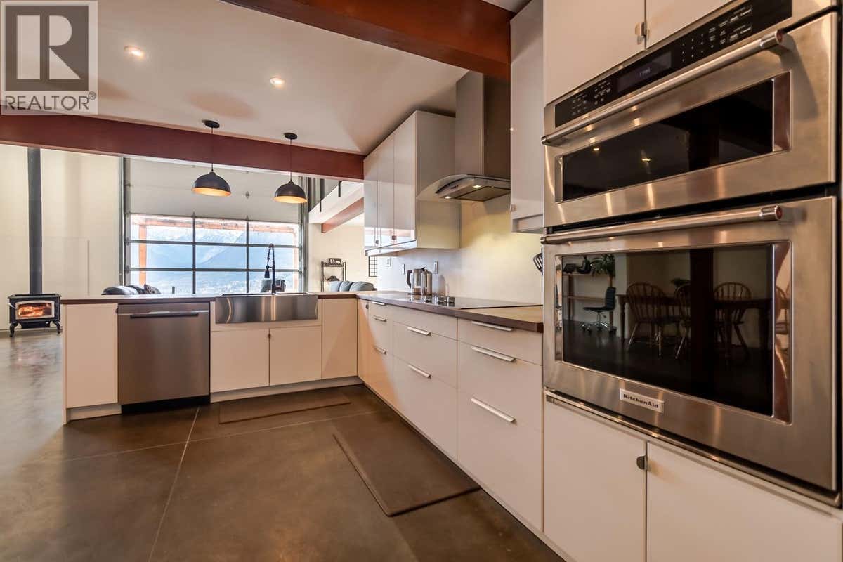 4142 99 HWY N ROAD N