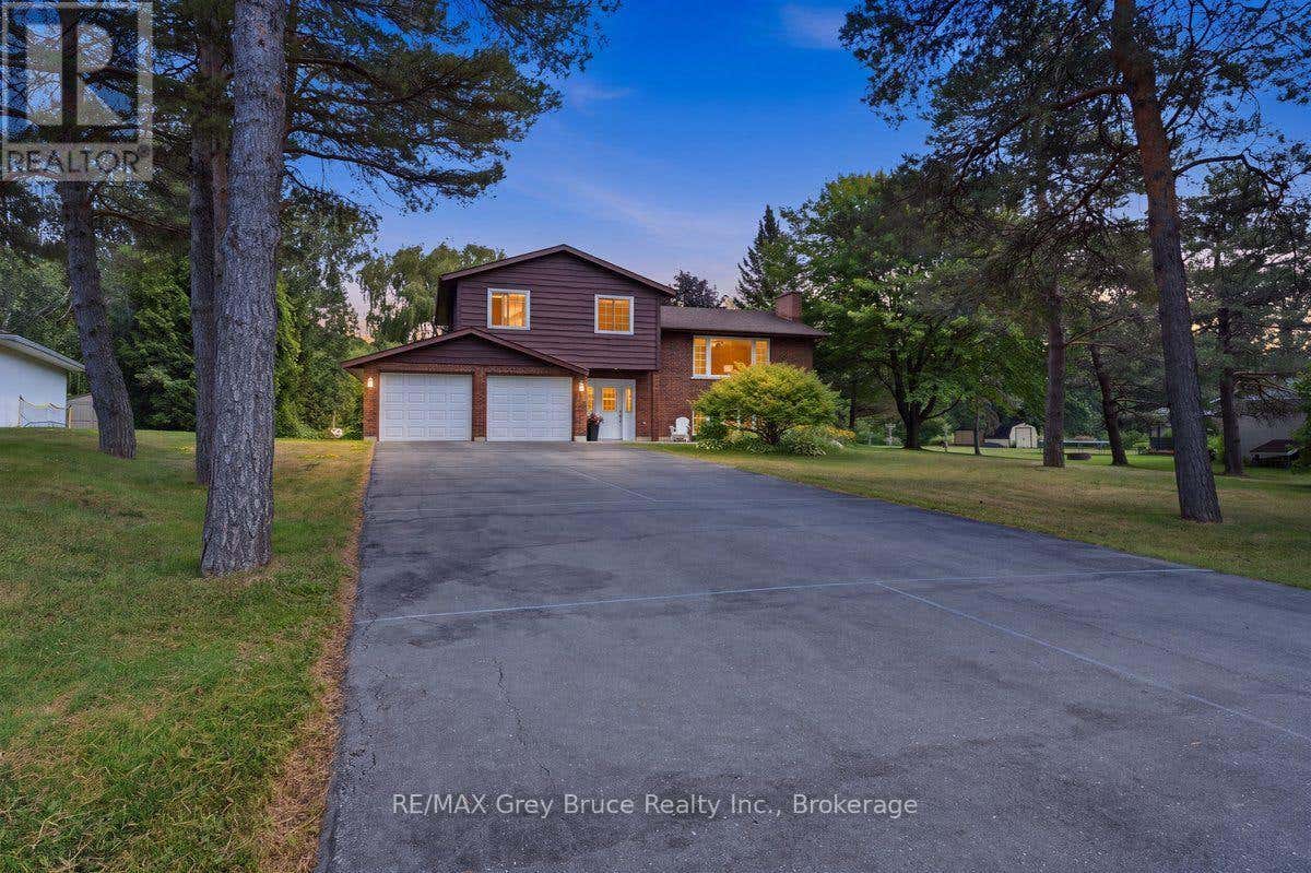 132 CLEARVIEW CRESCENT