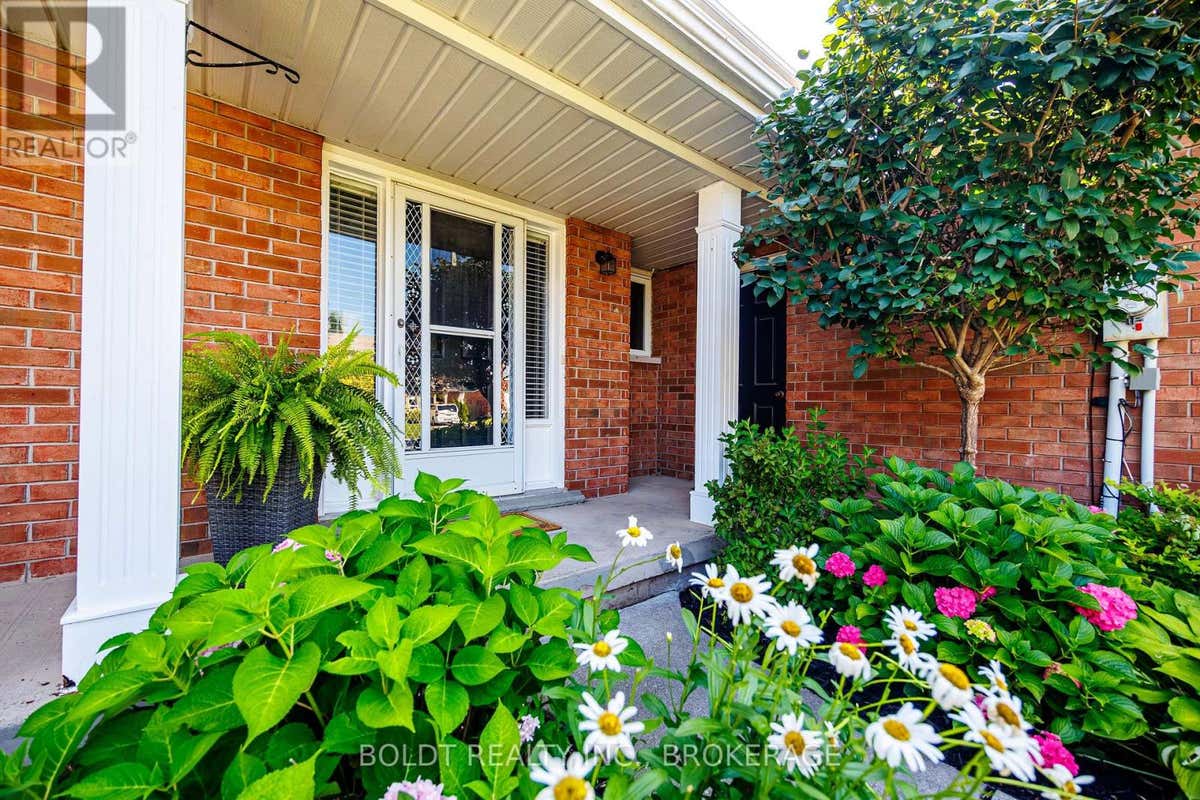 86 DEVINE CRESCENT