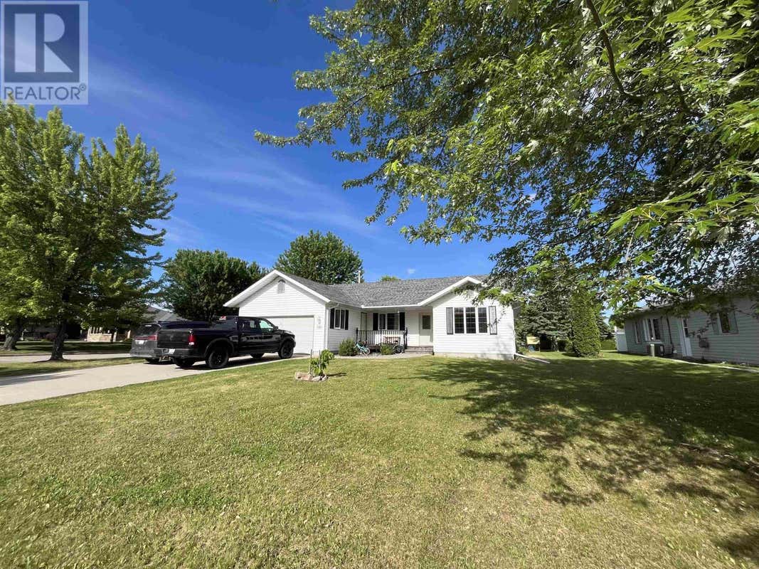 8 MAPLE PLACE