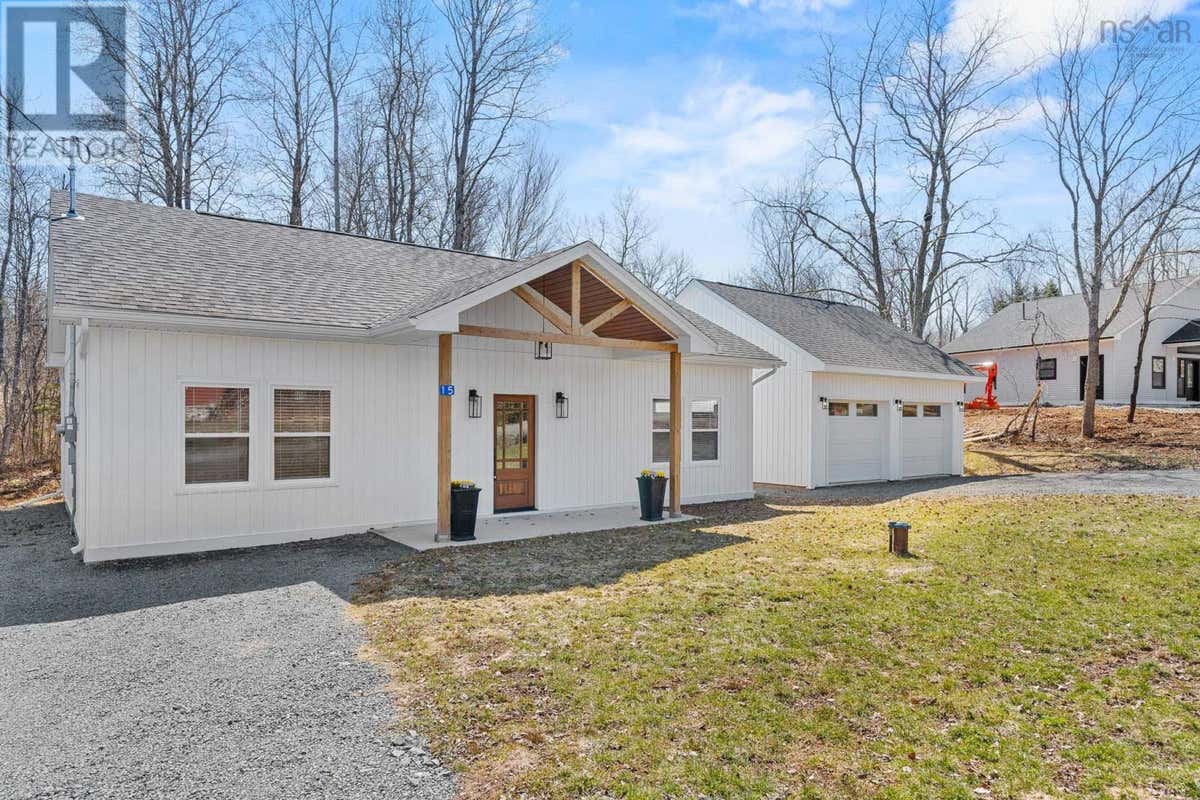 15 CHALET CRESCENT