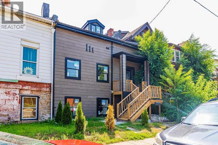 111 WELLINGTON Street S