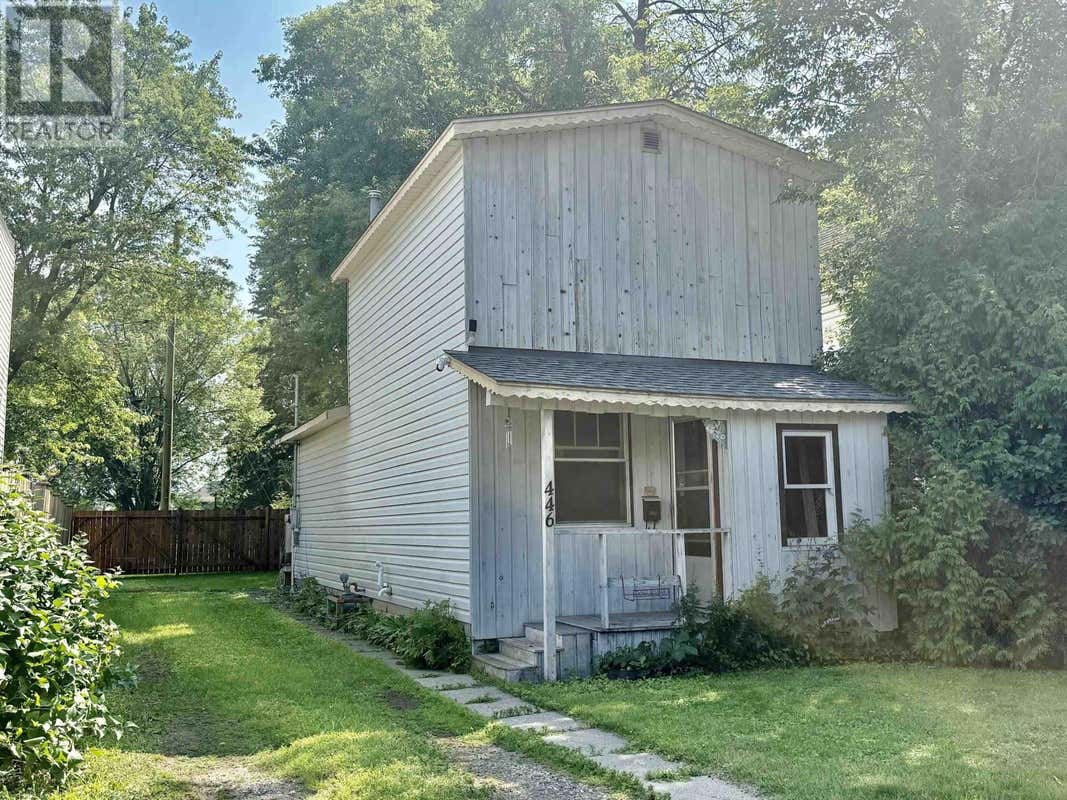 446 VICKERS ST N