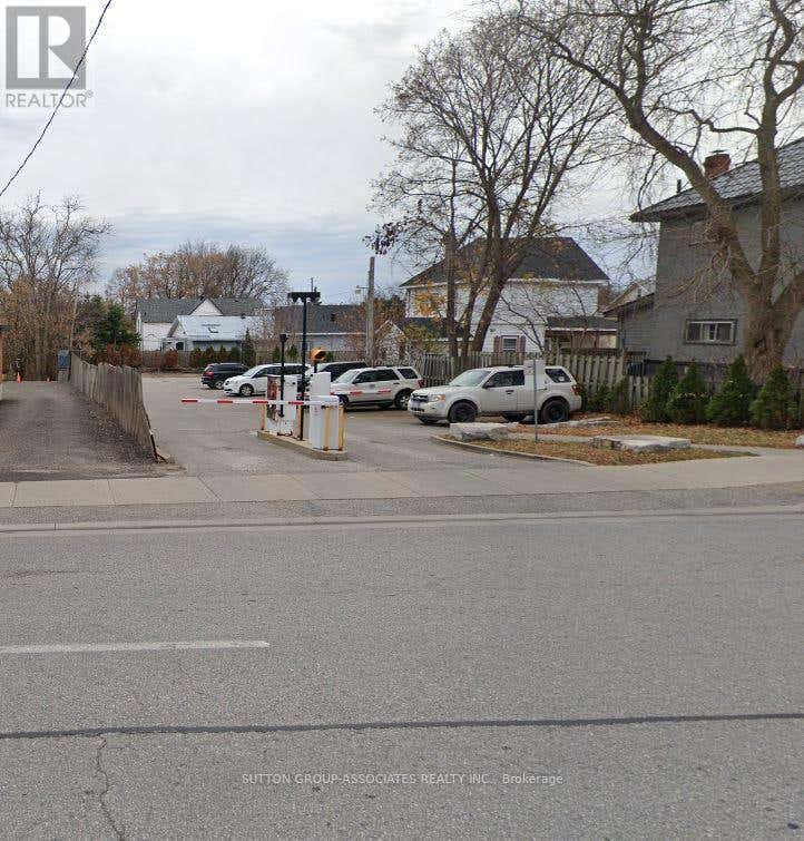 169 COLBORNE STREET W