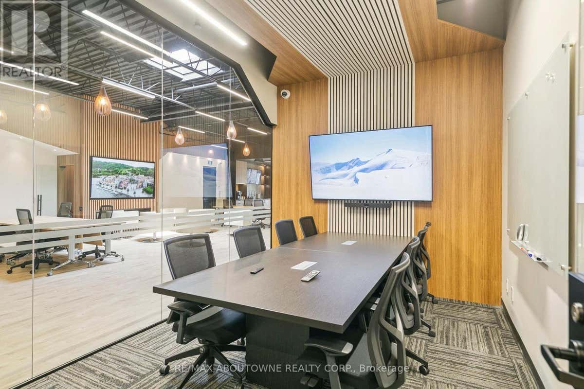 211-4 - 320 MATHESON BOULEVARD W