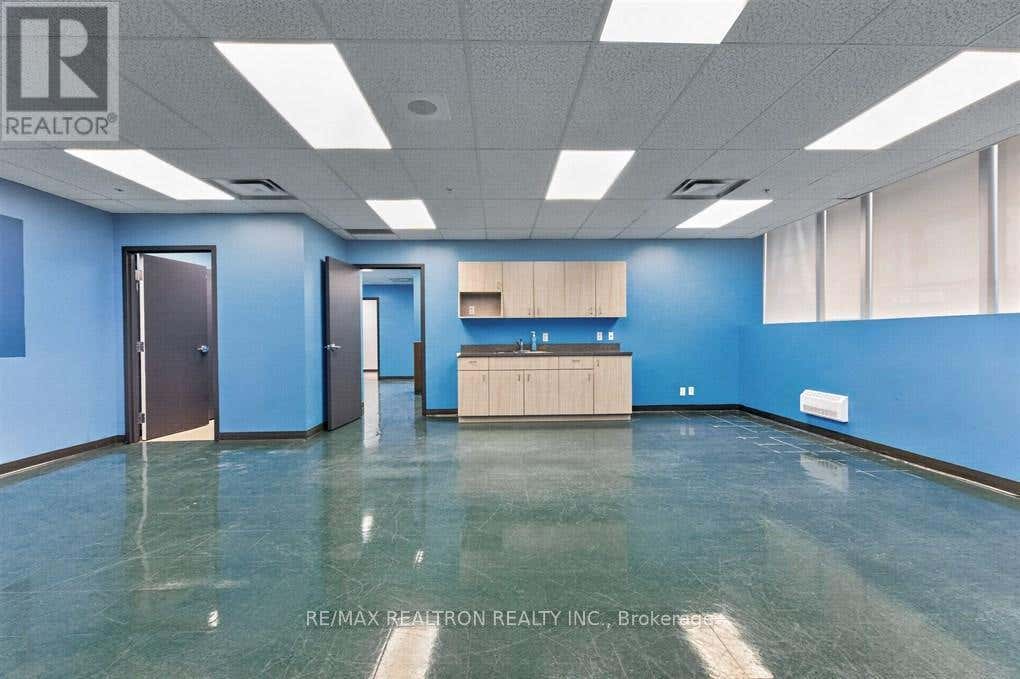 G03 - 685 SHEPPARD AVENUE E