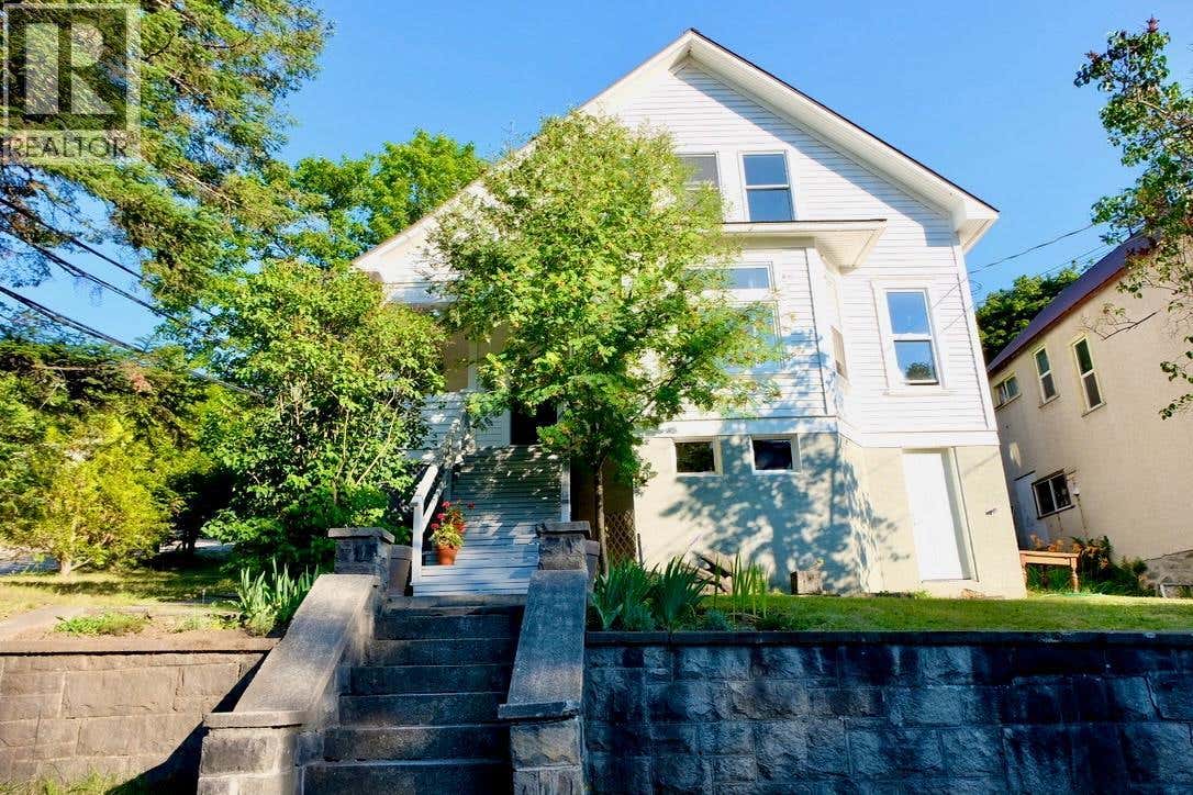 824 SILICA STREET