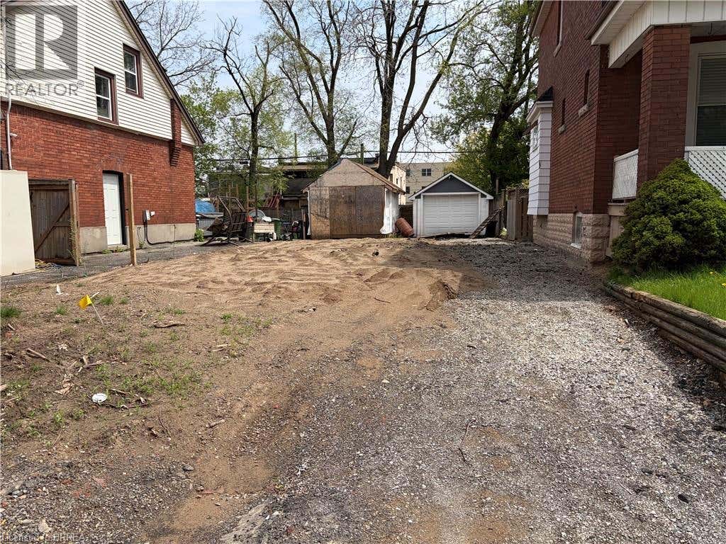 18 TUXEDO AVENUE N
