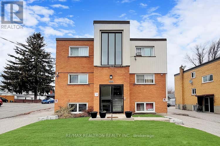 3 - 362 ELGIN COURT