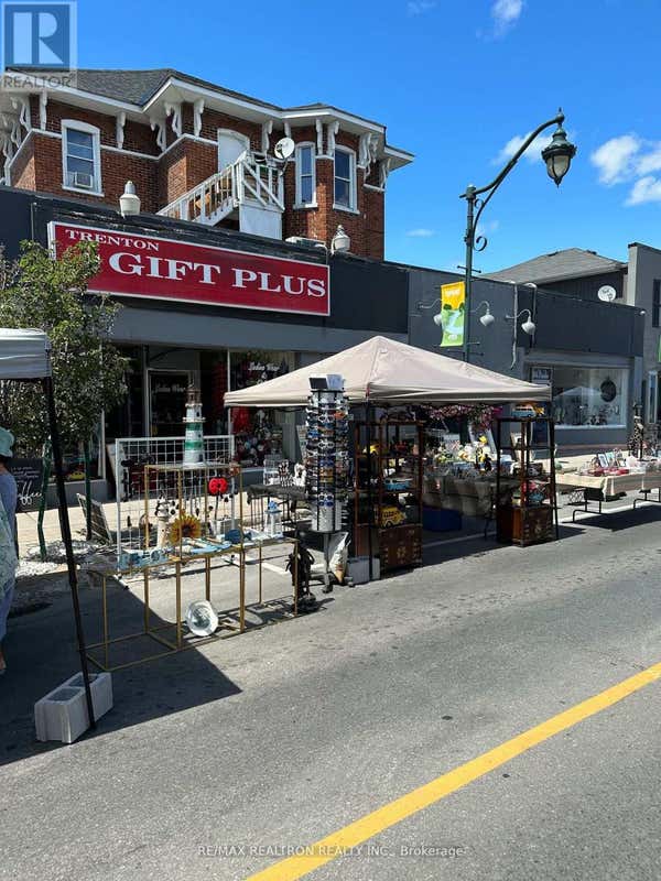 108 DUNDAS STREET W