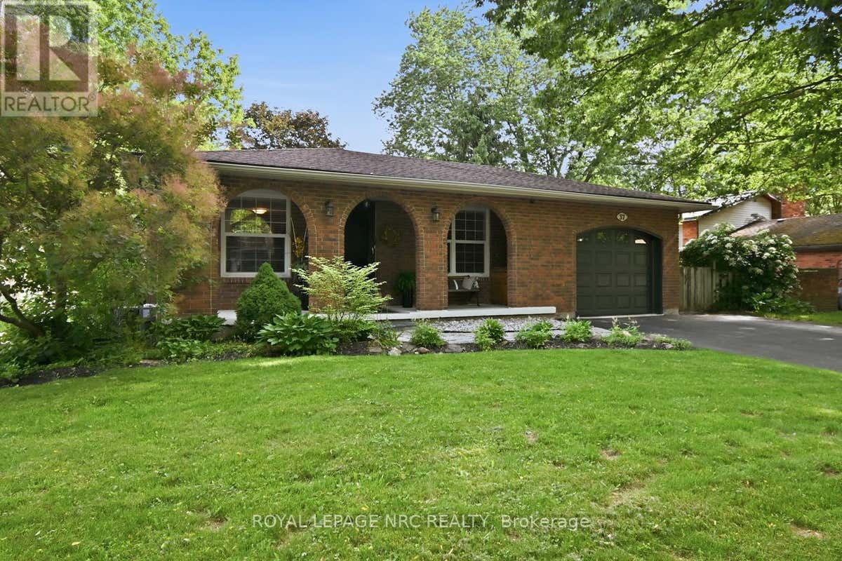 37 SPRUCESIDE CRESCENT