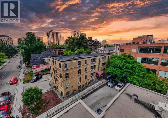 4 ROBINSON Street Unit# 7