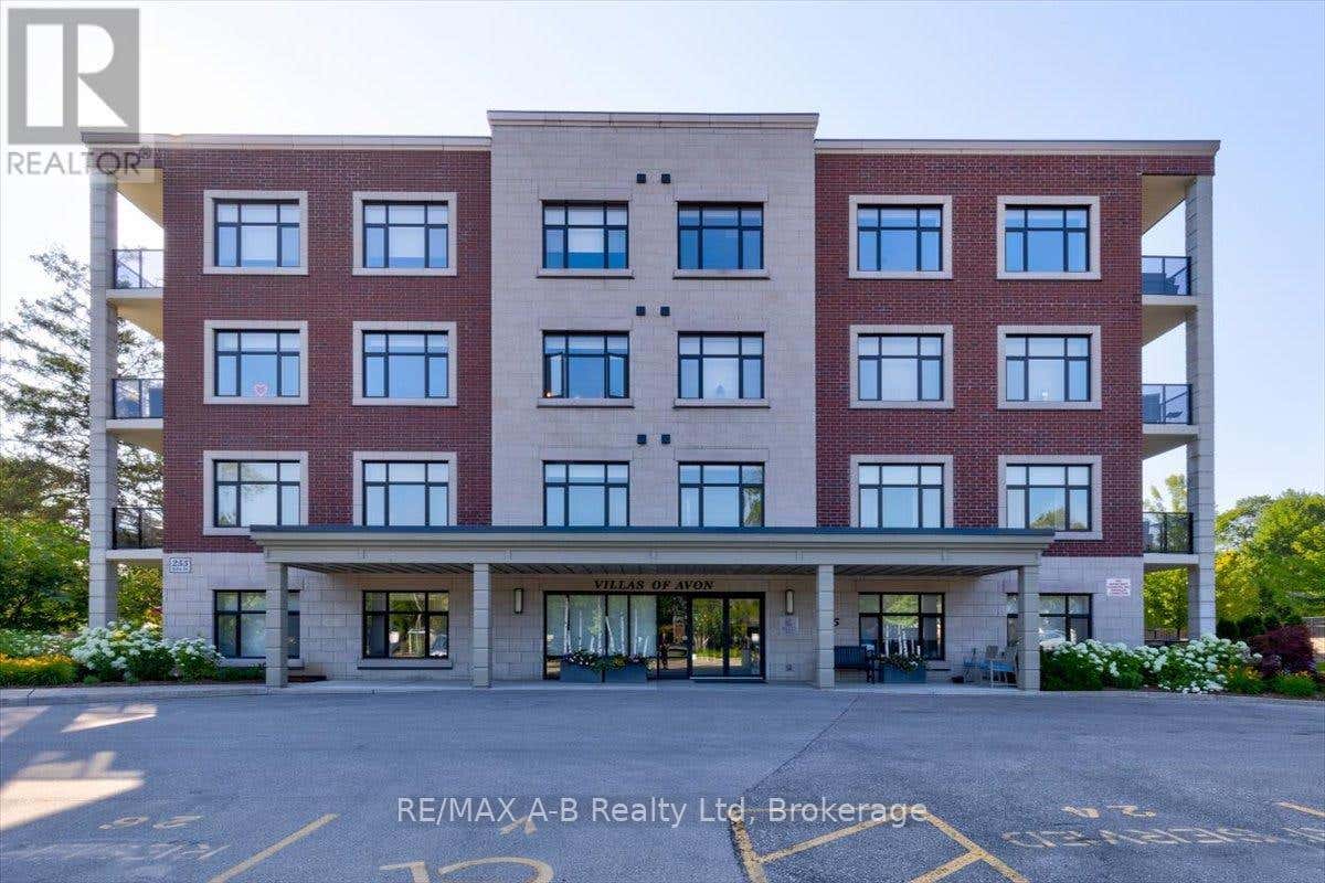 255 John St N Unit 206  