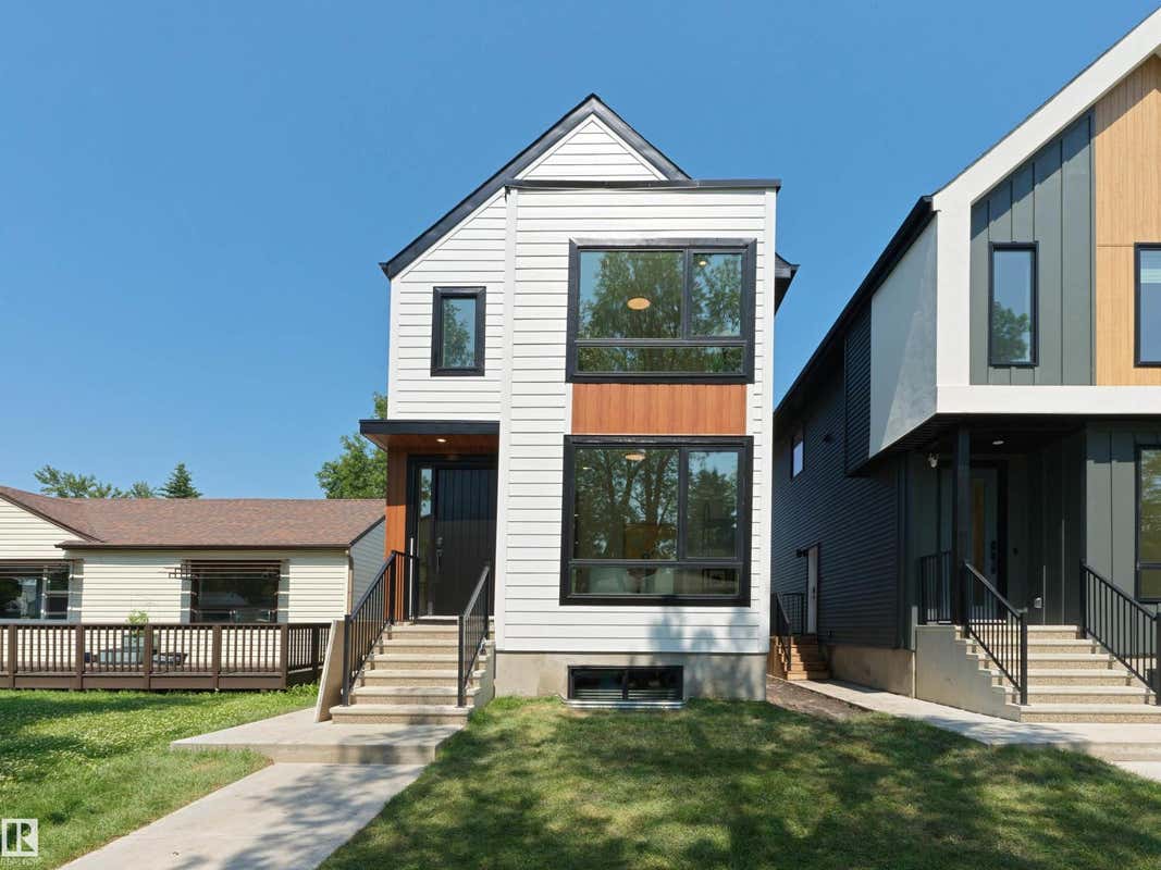 8136 77 AV NW