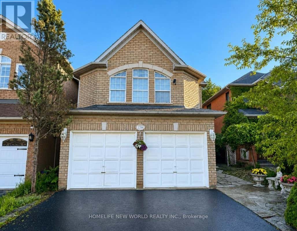 2326 YORKTOWN CIRCLE