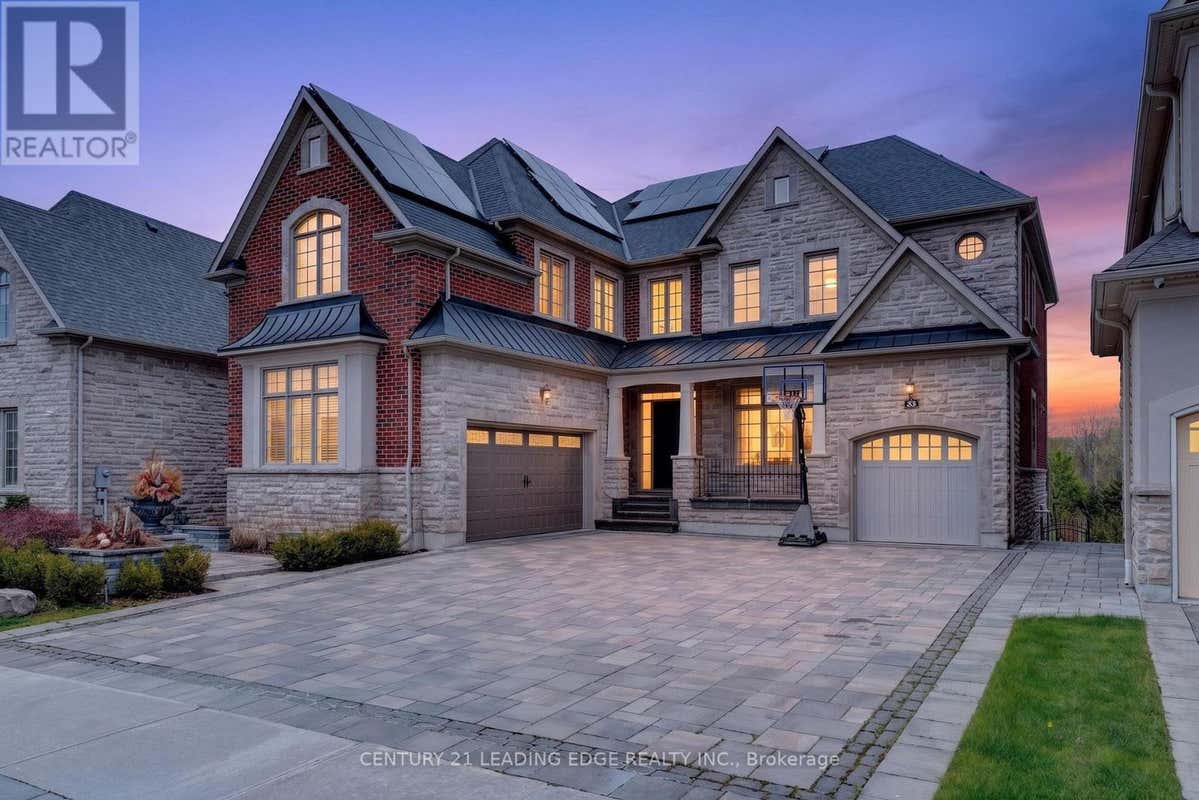 33 STOLLERY POND CRESCENT