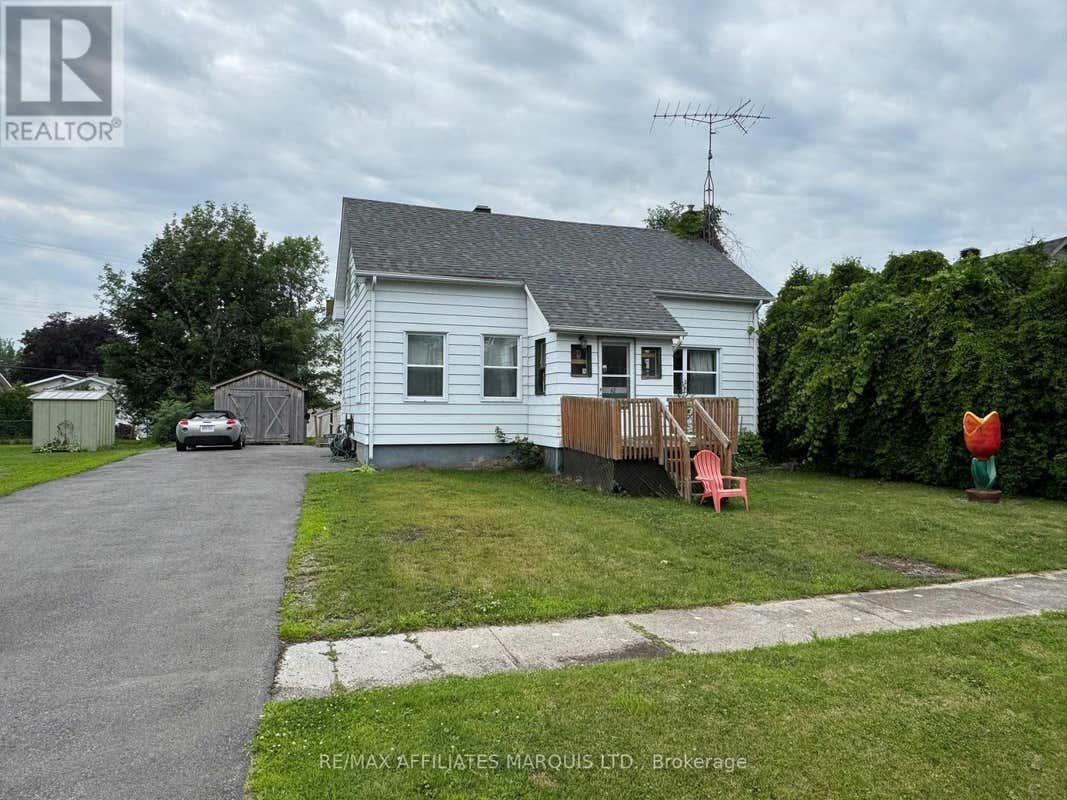 42 LAURIER DRIVE