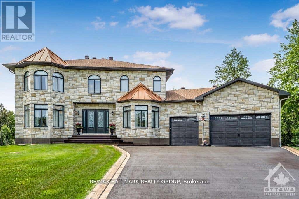 699 Ballycastle Cres
