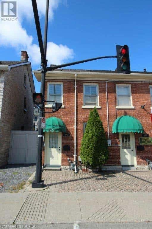 270 Wellington St  