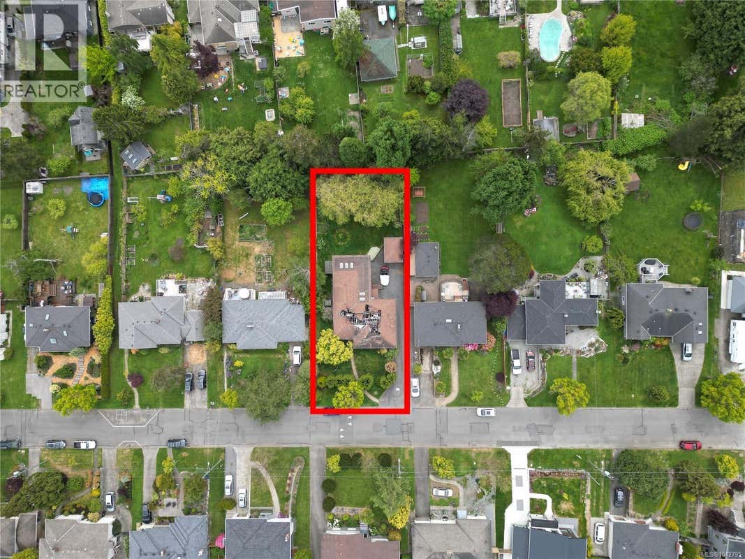 1637 WARREN GDNS