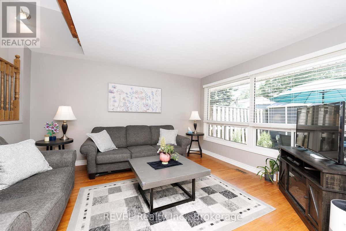 104 - 5 WOODLAWN COURT
