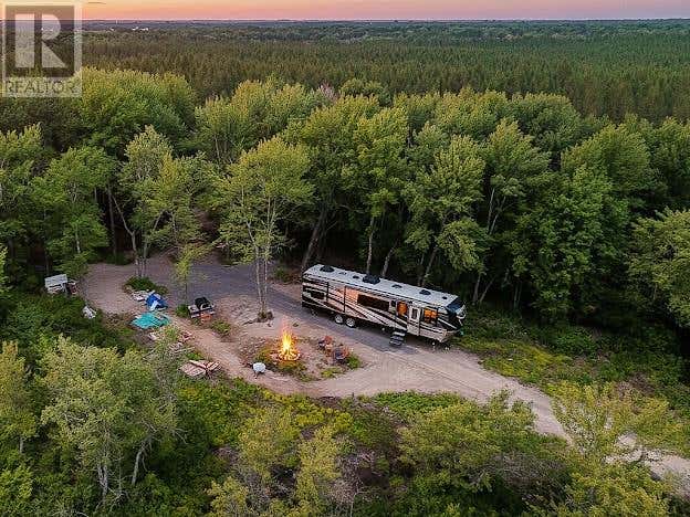 687 LAC DEUX MILLES