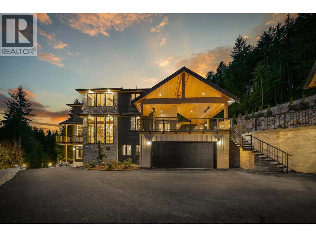 135 OAK COURT