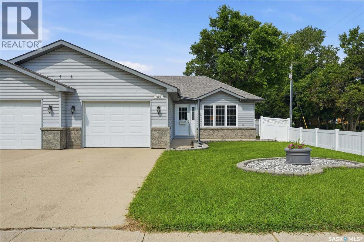 910 1ST STREET W
