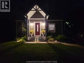 48 tweedsmuir AVENUE East