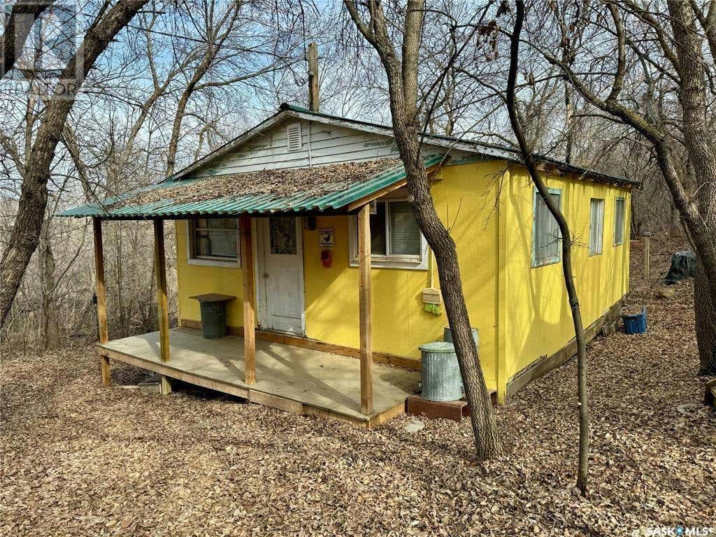 240 6th STREET, Buena Vista, SK S2V1B1 House For Sale RE/MAX SK985736