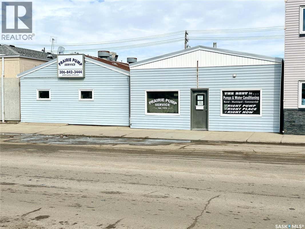 405 & 407 RAILWAY AVENUE