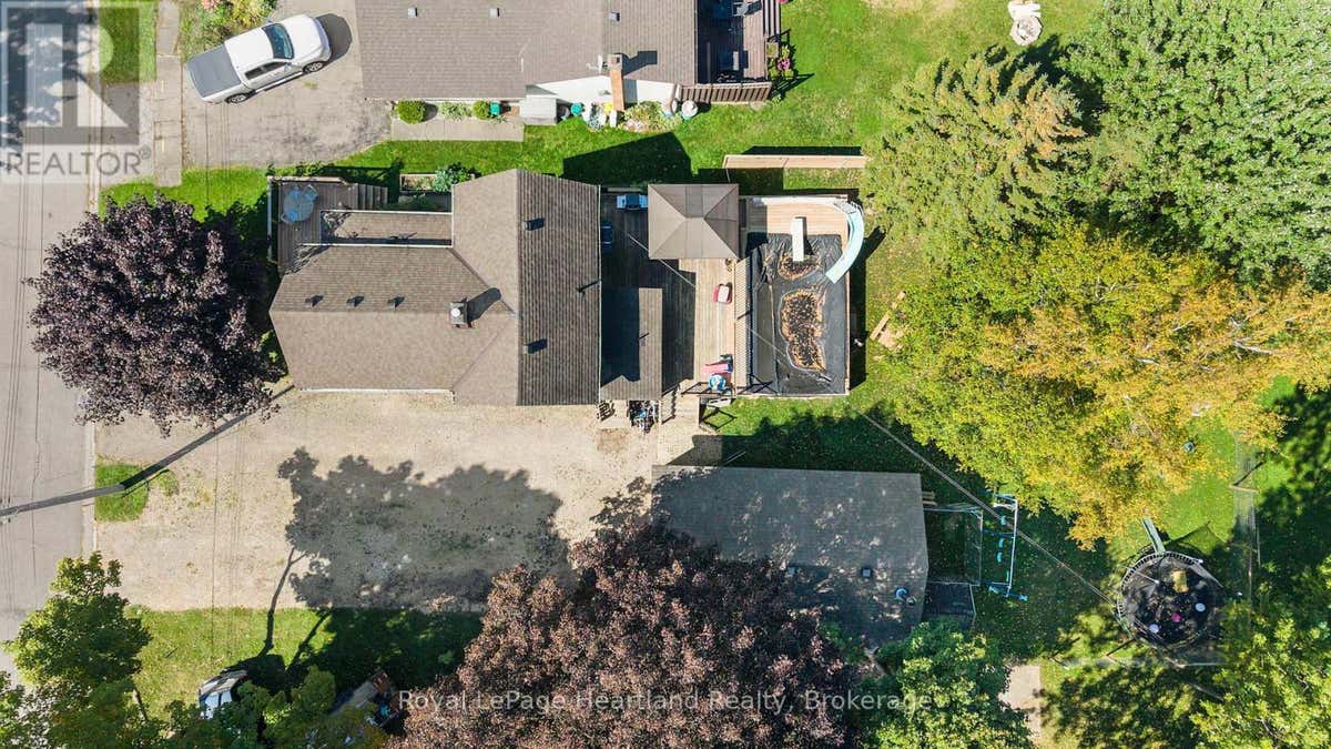 555 RAGLAN STREET