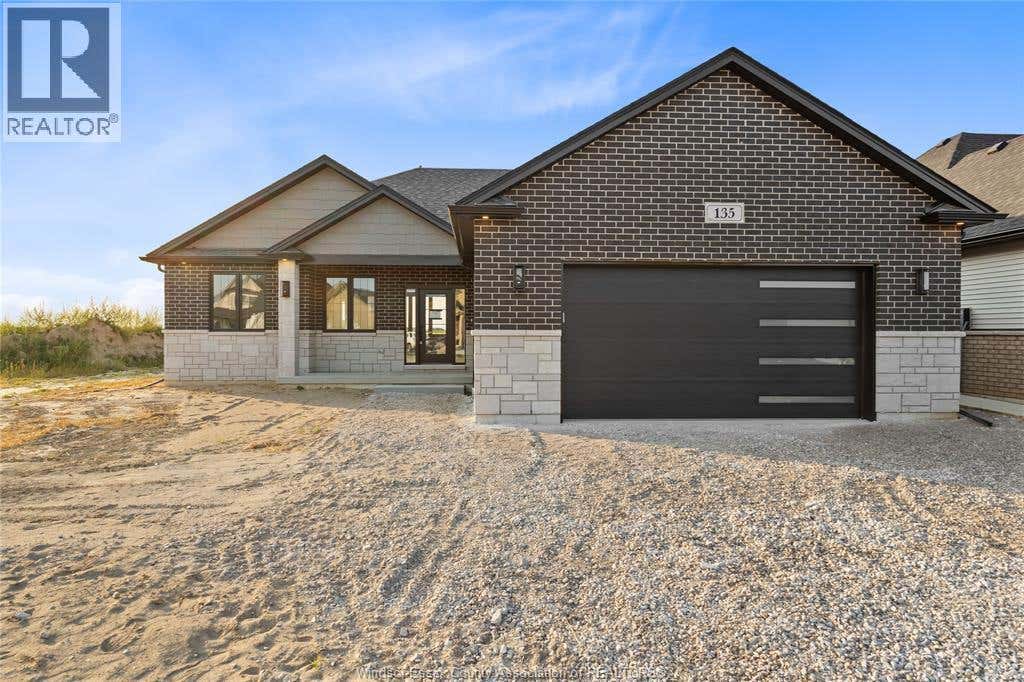 43 BLOOMINGTON WAY