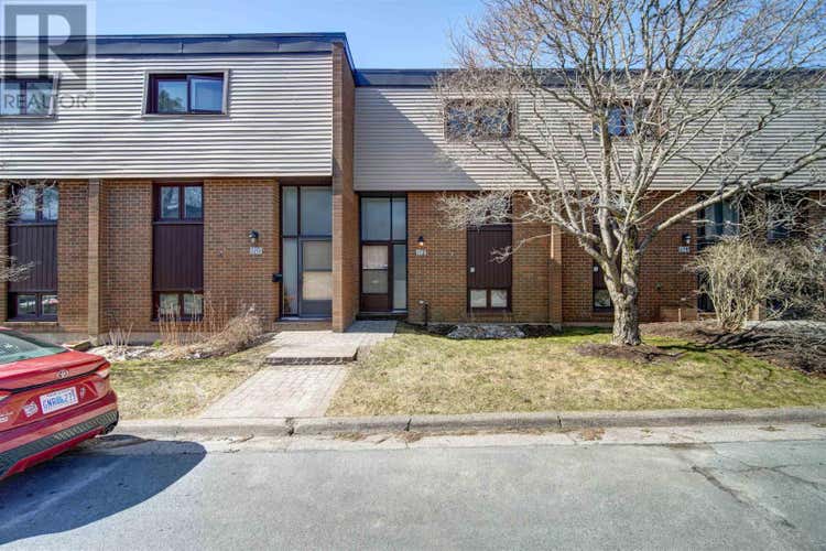 112 Forestside Crescent