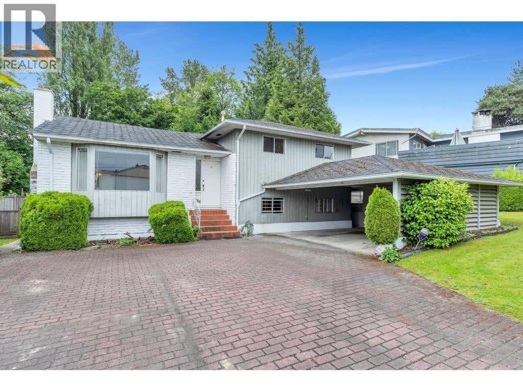 4936 BARKER CRESCENT