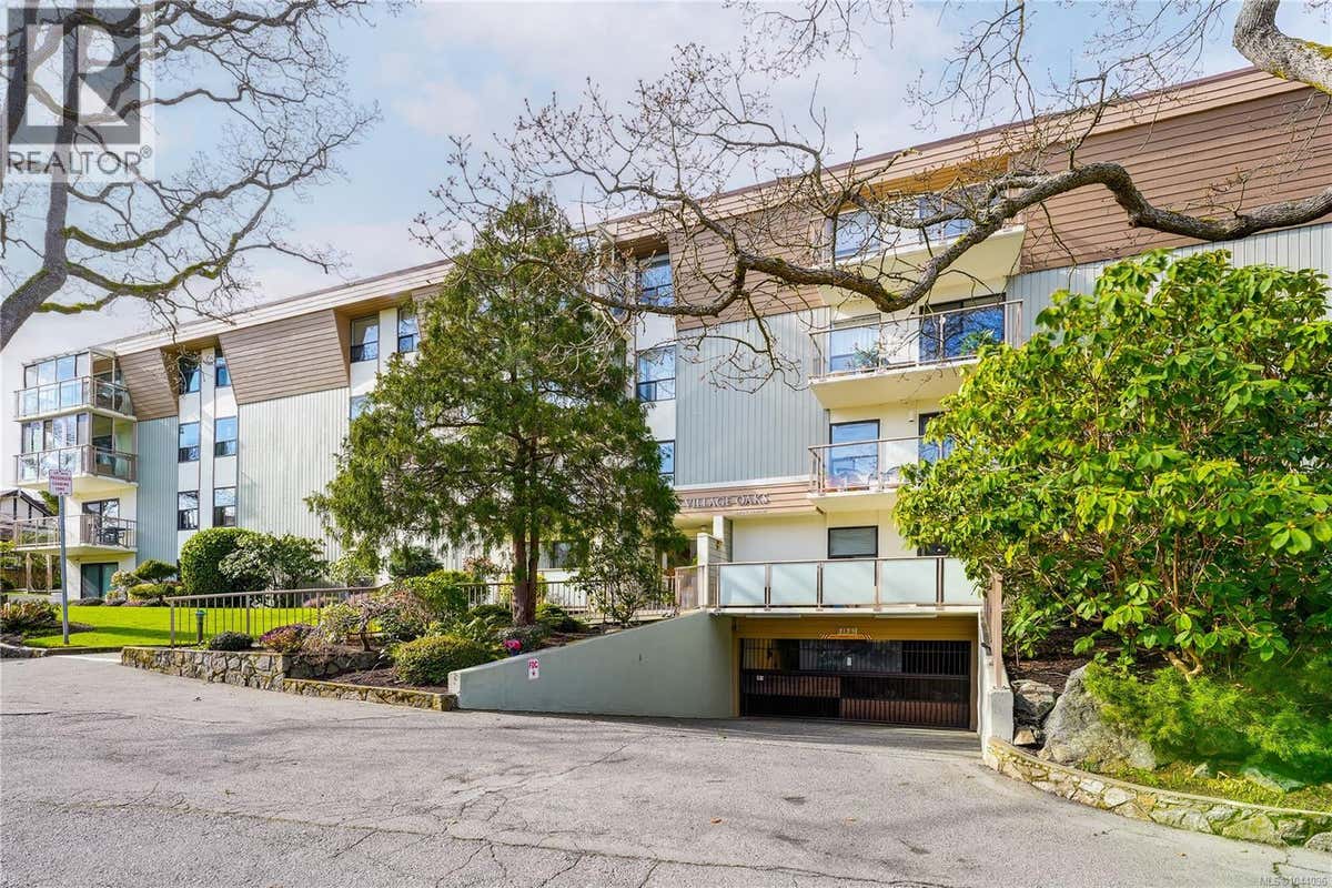 303 2125 OAK BAY AVE